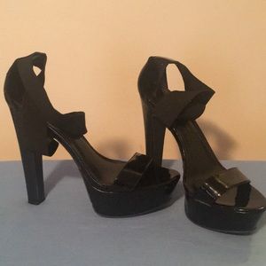 Jessica Simpson pumps